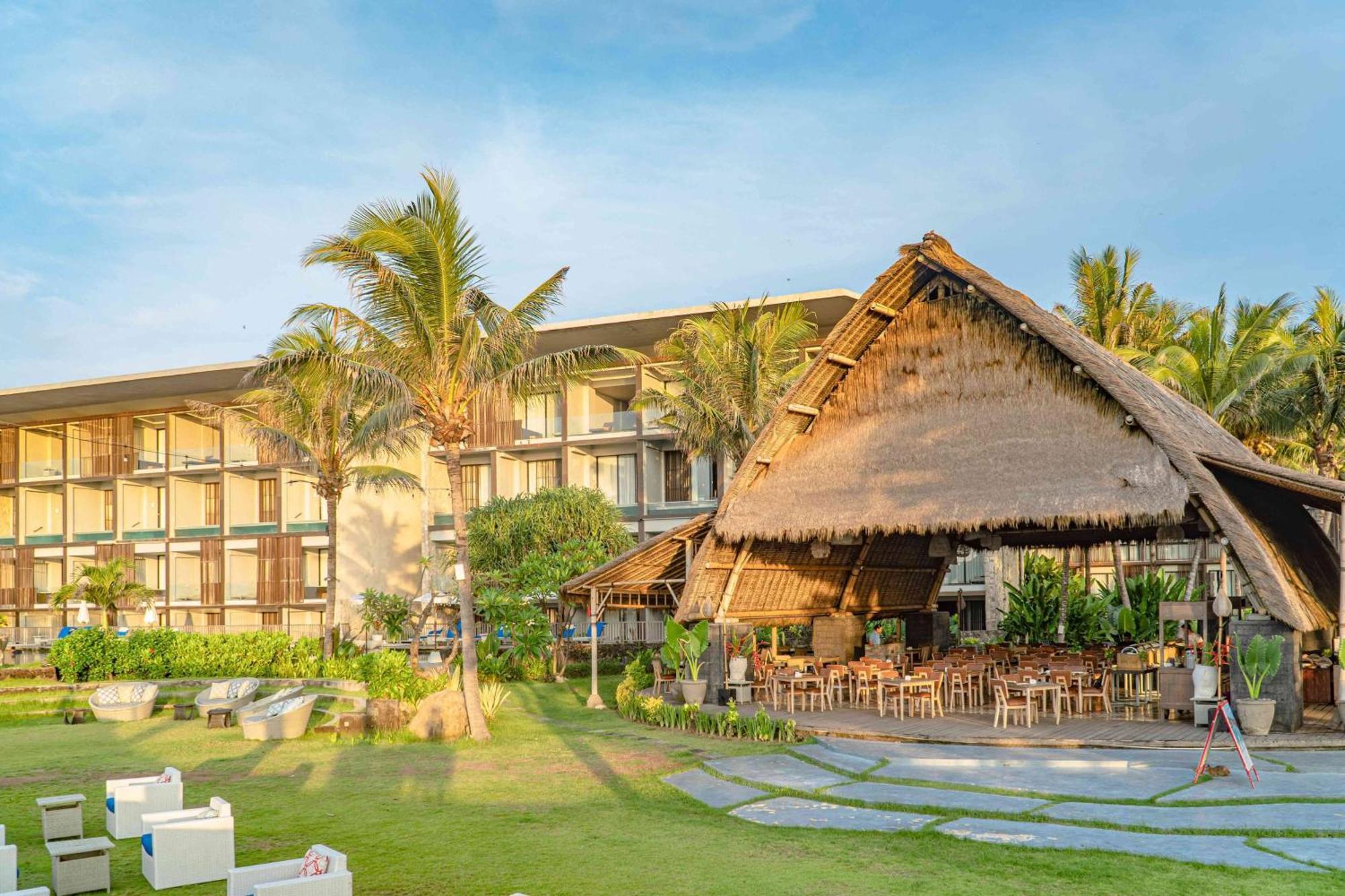 윈덤 타만사리 지바 리조트 발리 Siyut 외부 사진 The resort's main building