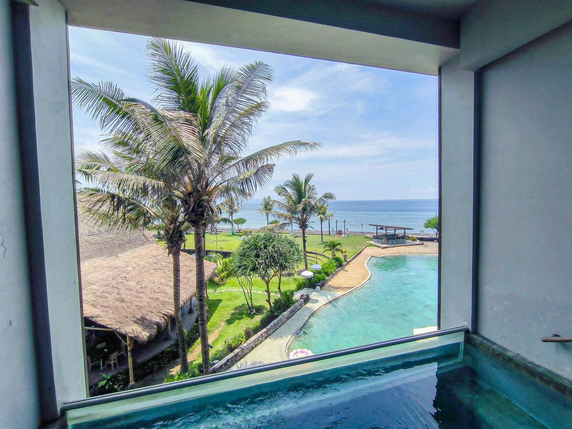 윈덤 타만사리 지바 리조트 발리 Siyut 외부 사진 View from the pool at the hotel